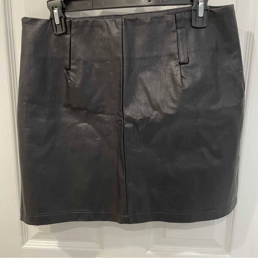 Blush Boutique Black Faux Leather Mini Skirt Women’s Size L - Picture 2 of 8